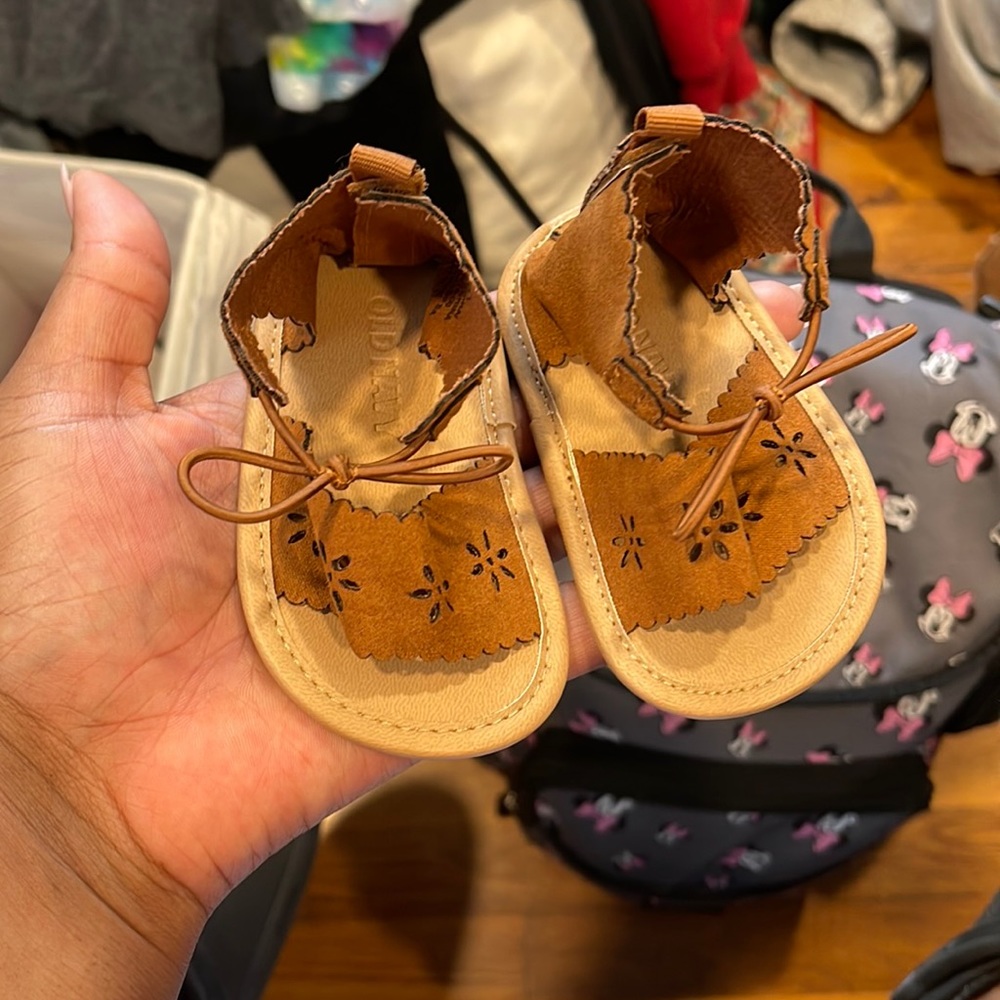 5/$25 OLD NAVY BABY SANDALS